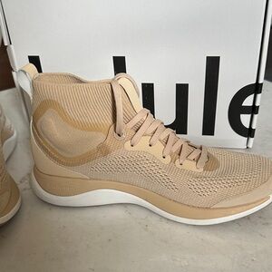 Lululemon Charge Feel Workout